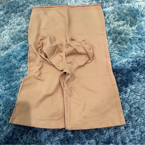 THALIA SODI spanx! - Picture 2 of 6